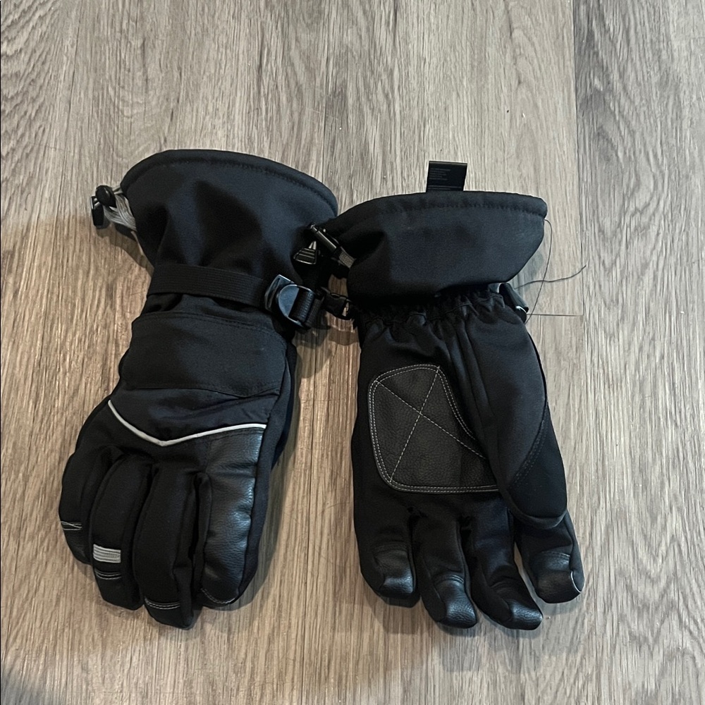 Black Winter Gloves with Reflective Trim